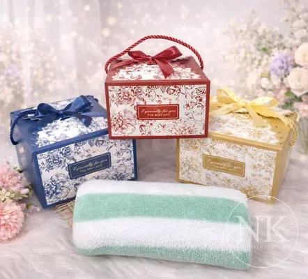 ผ้าขนหนูเช็ดผมเนื้อนุ่ม ซับน้ำดี พร้อมกล่องหูหิ้วพรีเมียม