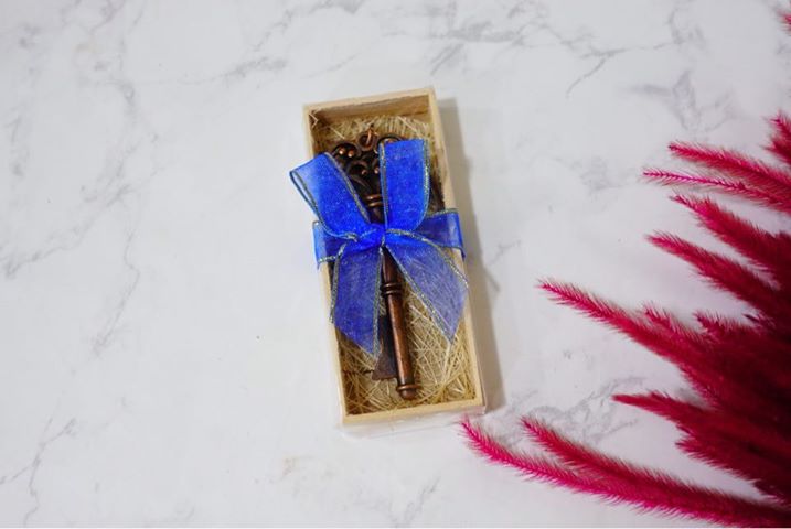 ของชำร่วยงานแต่ง - ที่เปิดขวดรูปกุญแจวินเทจในกักไม้